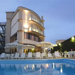 4* Hotel Capitol